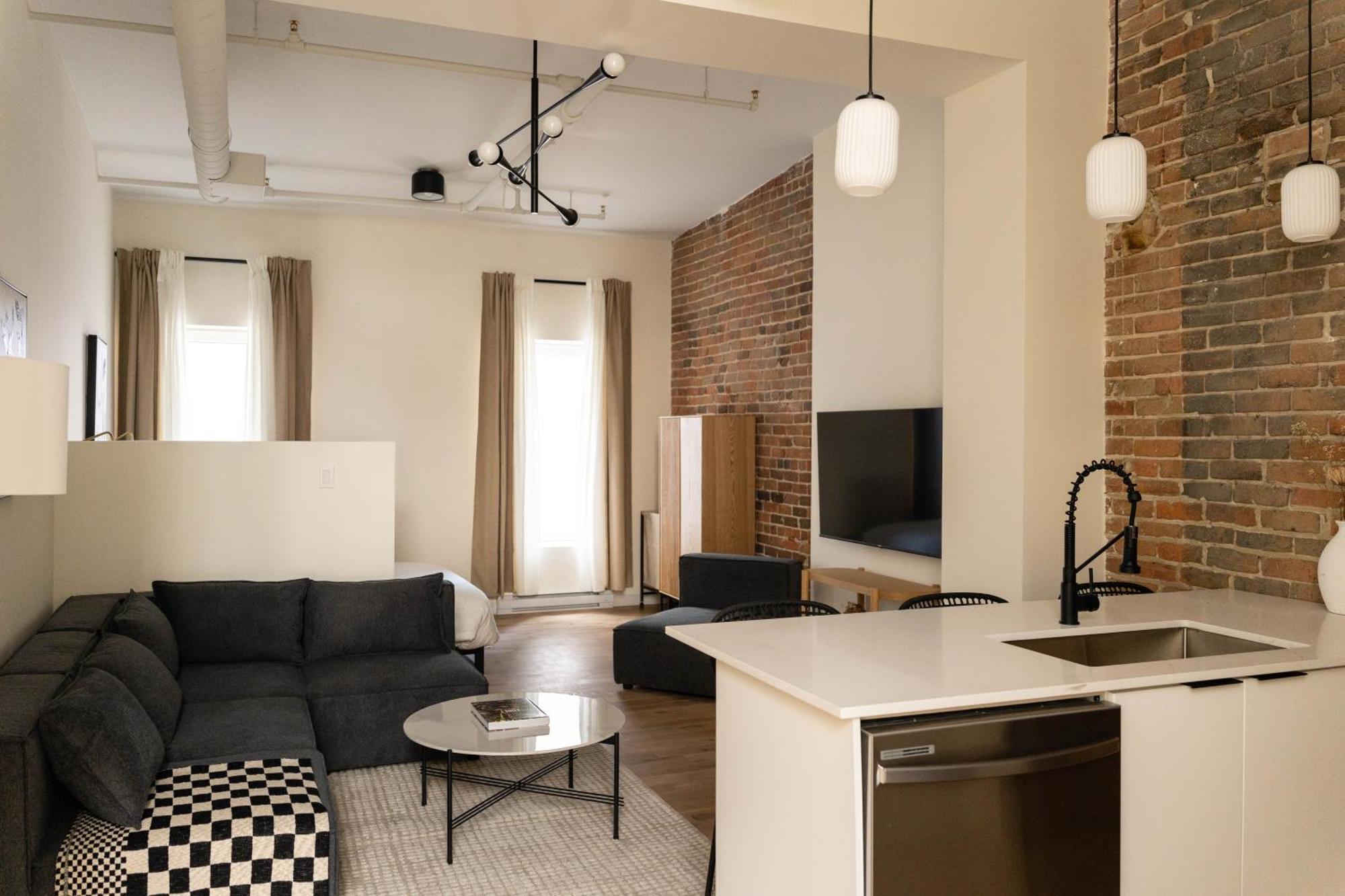 Maison Place Jacques-Cartier By Luxury In Transit Монреаль Экстерьер фото