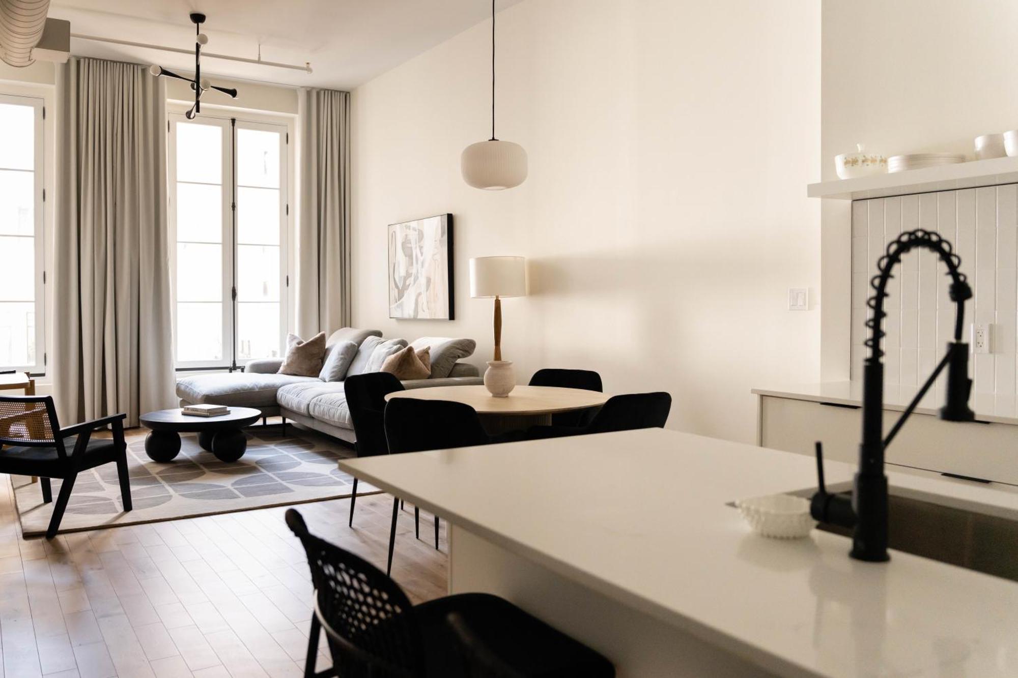 Maison Place Jacques-Cartier By Luxury In Transit Монреаль Экстерьер фото